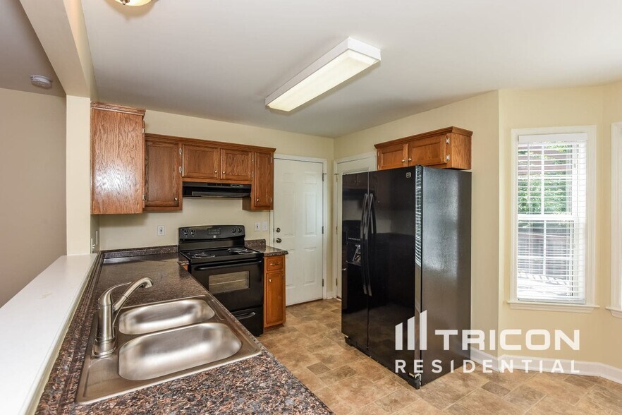 Building Photo - 2933 Mercer Ln