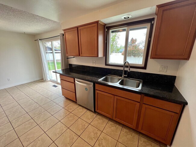 Building Photo - 990 Janes Rd