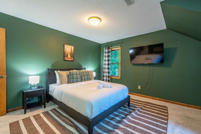 Building Photo - 41 Little Forest Dr