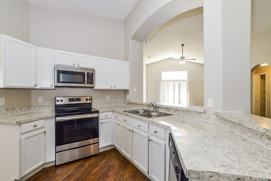 Building Photo - 4056 Forest Island Dr