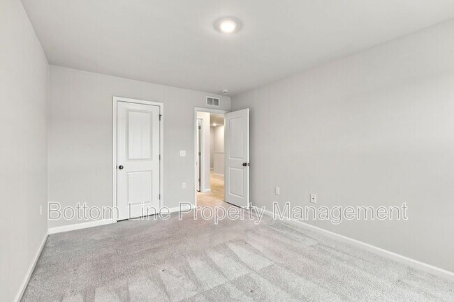 Building Photo - 2312 Kasota Ln