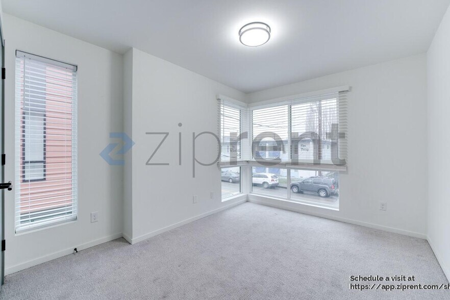 Building Photo - 539 S Cloverdale St