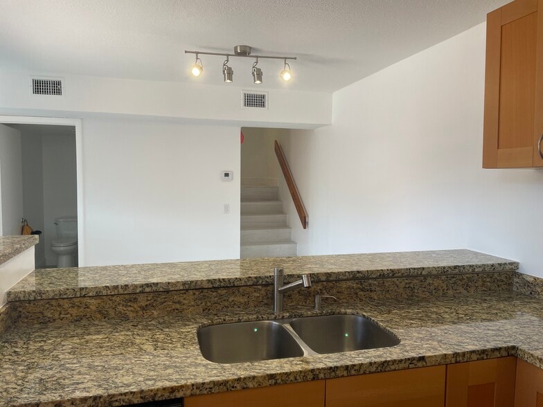 Building Photo - 3878 Victoria Dr