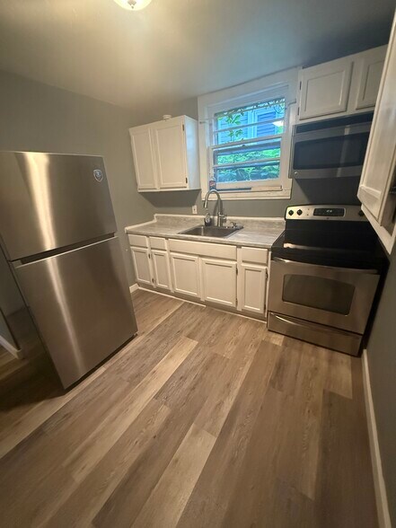 Primary Photo - 129 Tennyson Ave