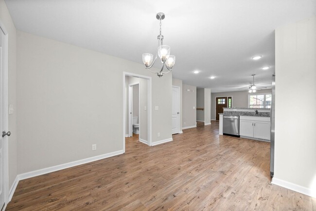 Building Photo - 3 Bedroom Home For Rent Near Historic Down...