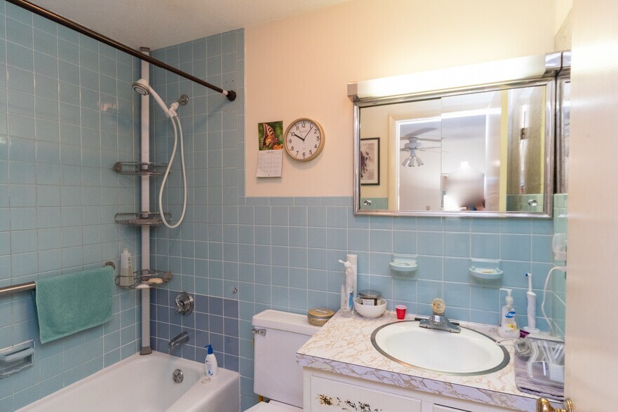 Building Photo - 46 Grove St