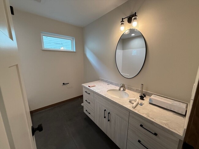 Building Photo - 115 4th St SW