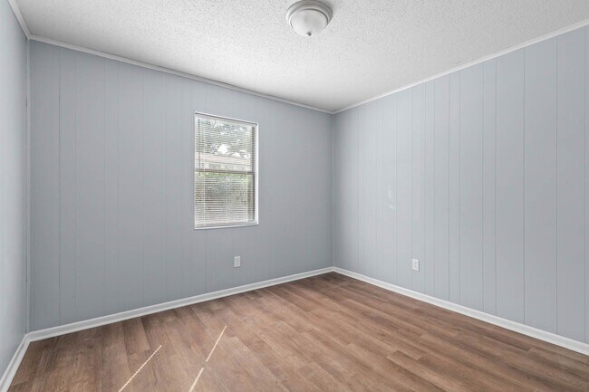 Building Photo - 107 Ravenwood Dr