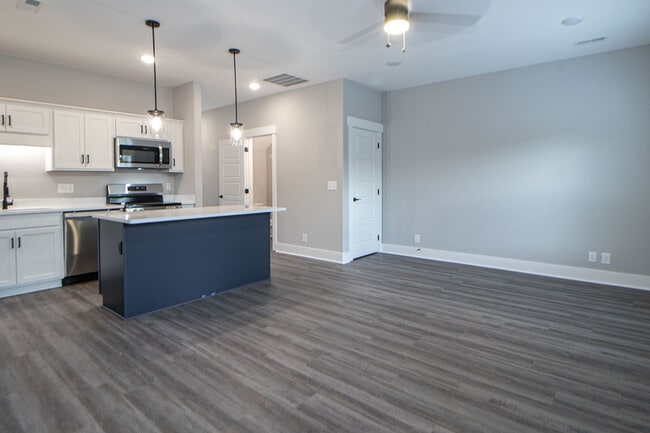 Building Photo - 1605 Jonathan Wade Cir