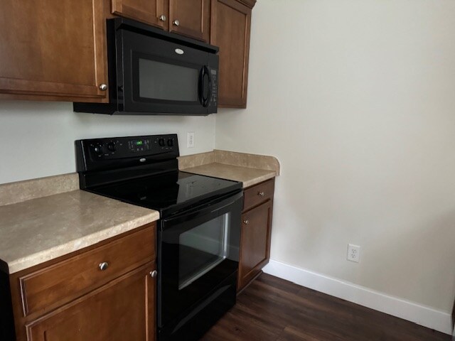 Building Photo - 2121 S Greenwood Dr