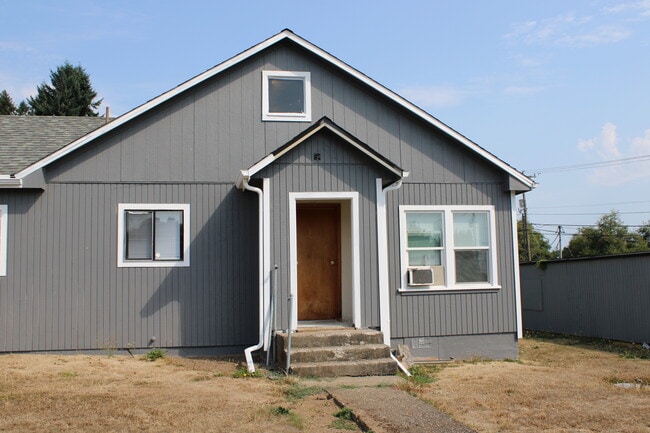 Building Photo - 33565 Cherry Way