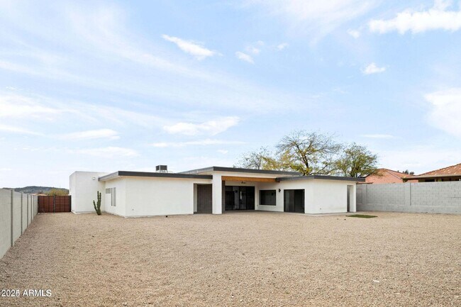 Building Photo - 14025 N 11th Pl