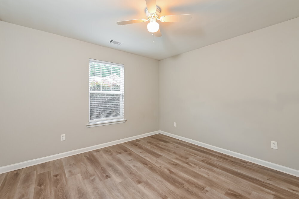 Building Photo - 505 Walnut Woods Dr