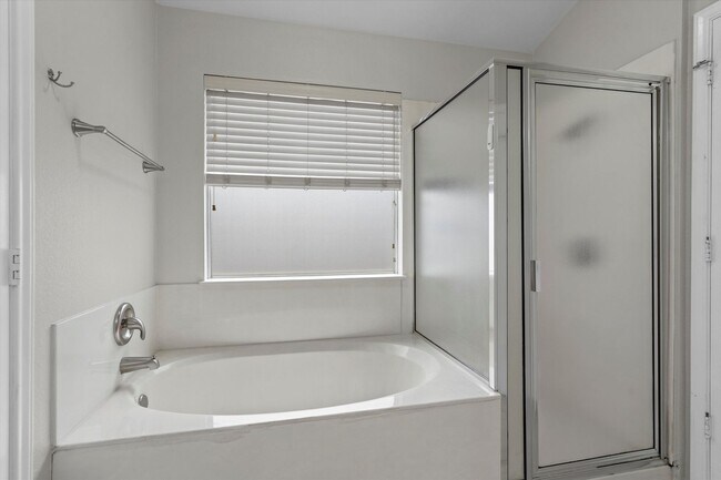 Building Photo - 14524 Ballycastle Trail