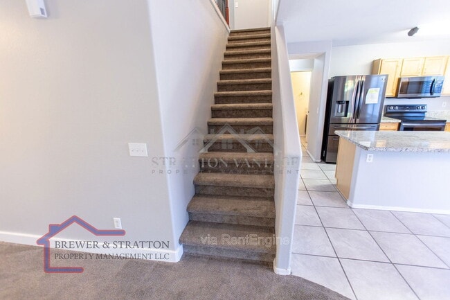 Building Photo - 2102 E Spruce Dr