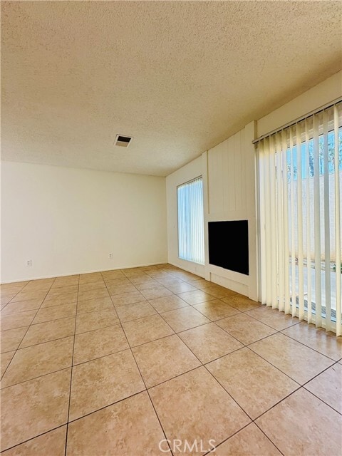 Building Photo - 17081 Green Ln