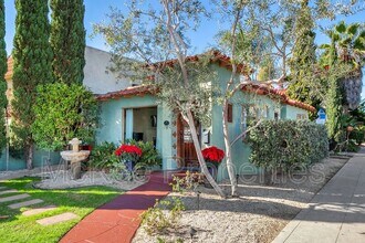 Building Photo - 900 E Avenue