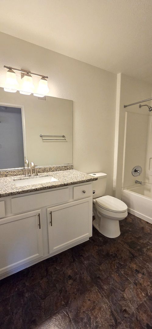 Building Photo - RARE 2nd floor 3 BEDROOM condo in the heart of Seven Hills in gated Horizons @ Seven Hills