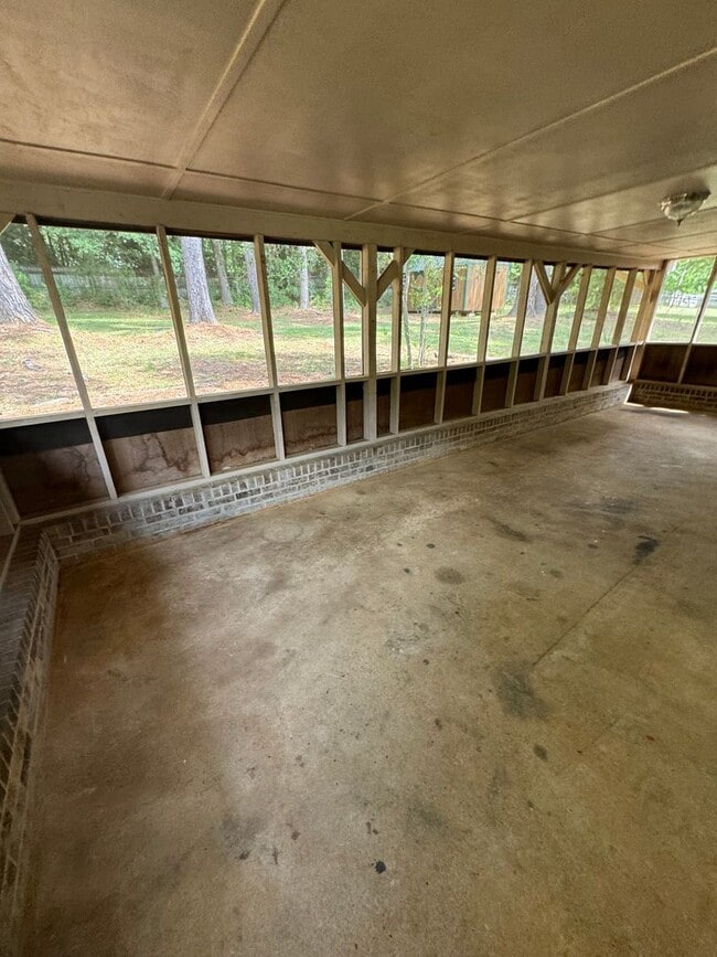 Building Photo - Available July!