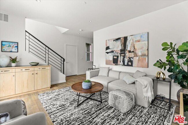 Building Photo - 13027 Bluff Creek Dr