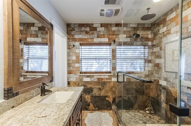 Building Photo - 8638 Oakford Dr