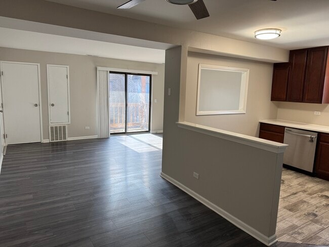 Building Photo - 2220 Abbeywood Dr