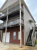 Building Photo - 1313 Saint Andrews Ln