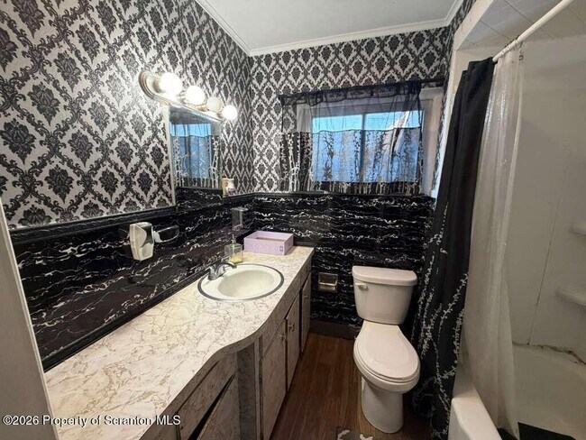 Building Photo - 717 Prospect Ave