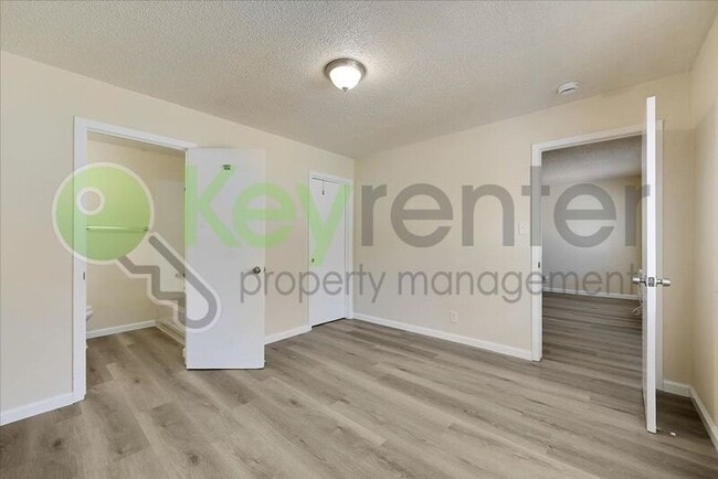 Building Photo - 1071 Santiago Ave