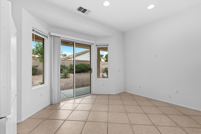 Building Photo - 78472 Glastonbury Way