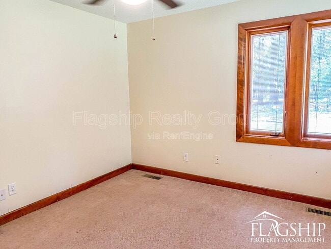 Building Photo - 1228 Forest Acres Dr