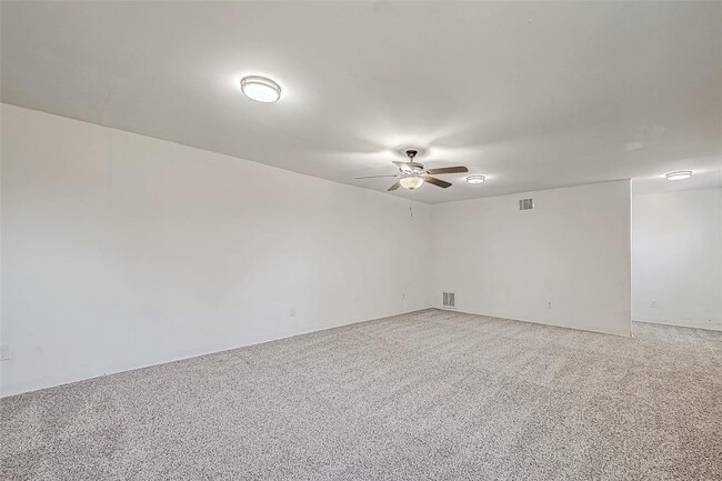 Building Photo - 4104 Scenic Dr
