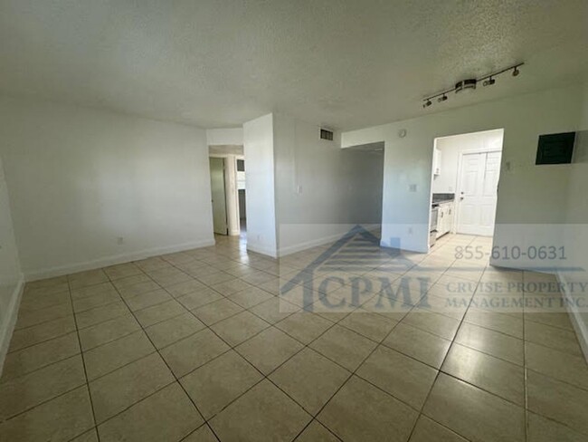 Interior Photo - 5911 SW 41 ST