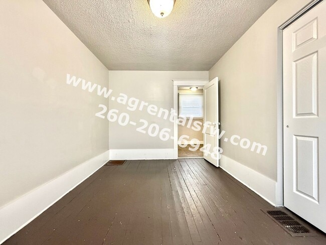 Building Photo - 4 bedroom house