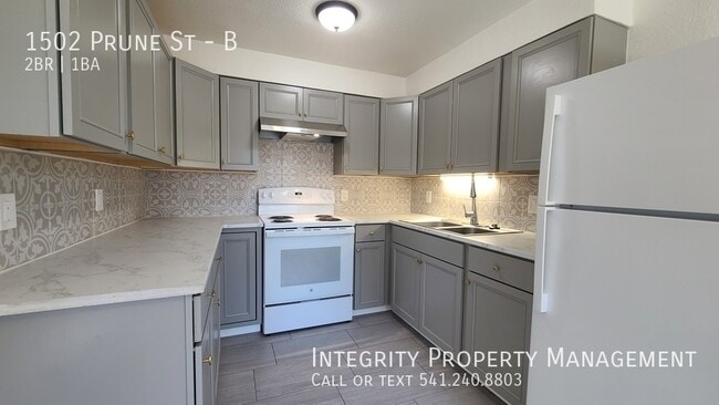 Building Photo - 1502 Prune St