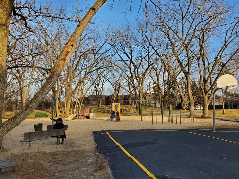 Building Photo - 8974 N Western Ave