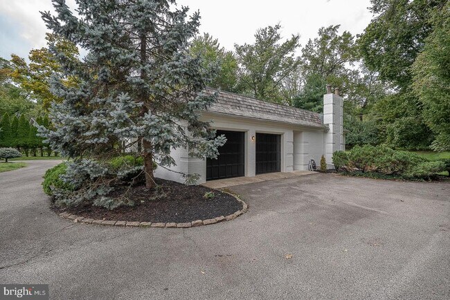 Building Photo - 4103 Laurel Dr