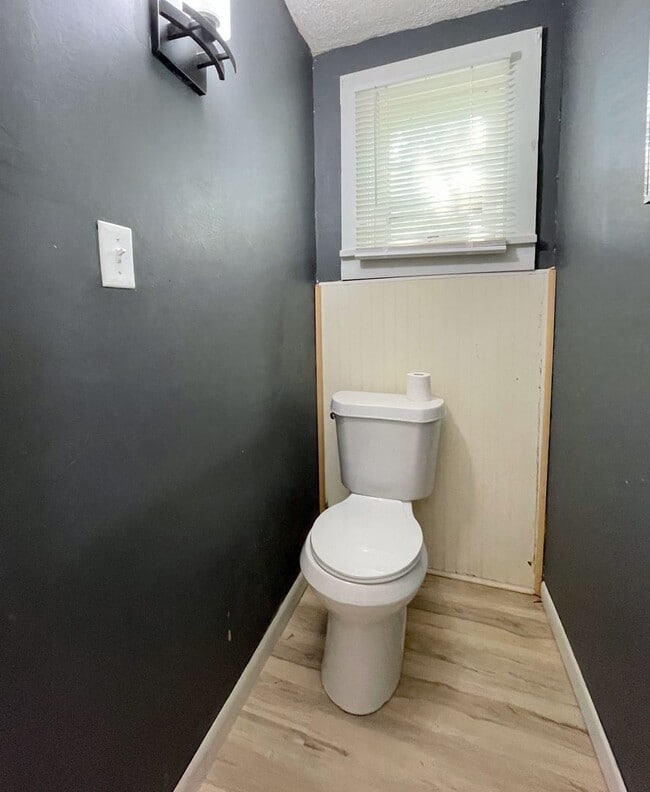 Building Photo - 3 Bed 1.5 Bath