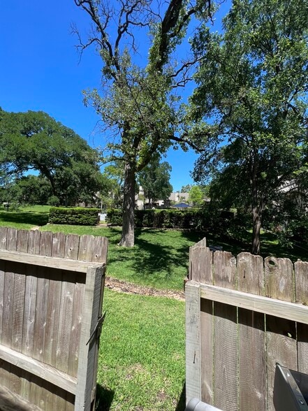 Building Photo - 3801 Menchaca Rd