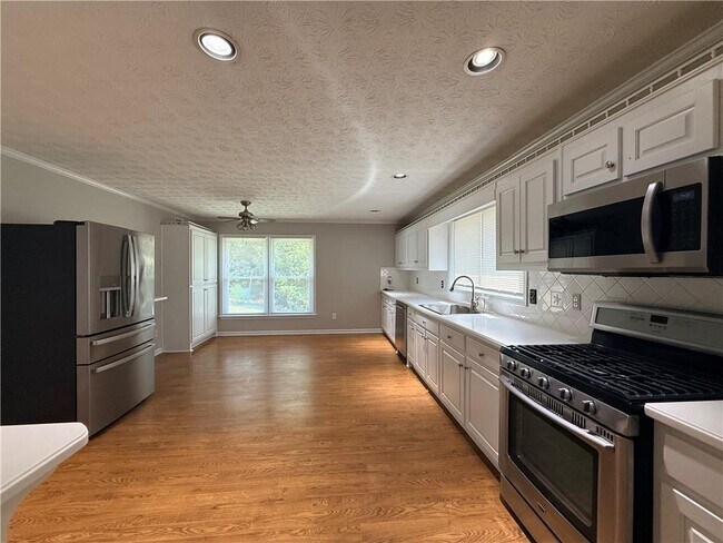 Building Photo - 6708 Bass Cir