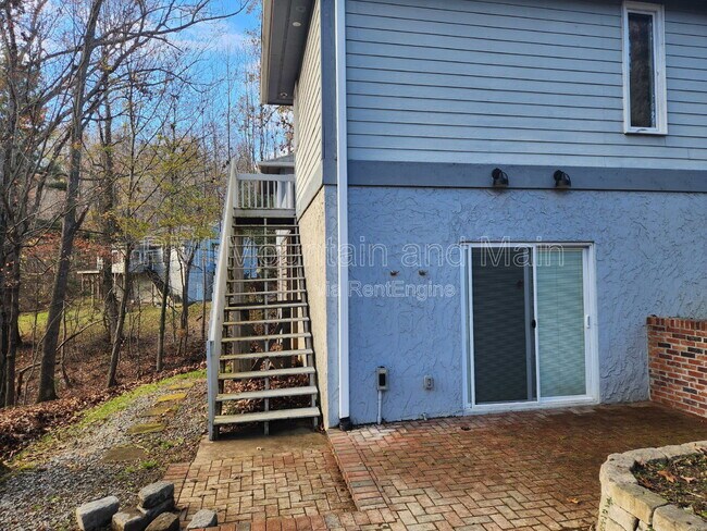 Building Photo - 4000 Laurel Park Hwy