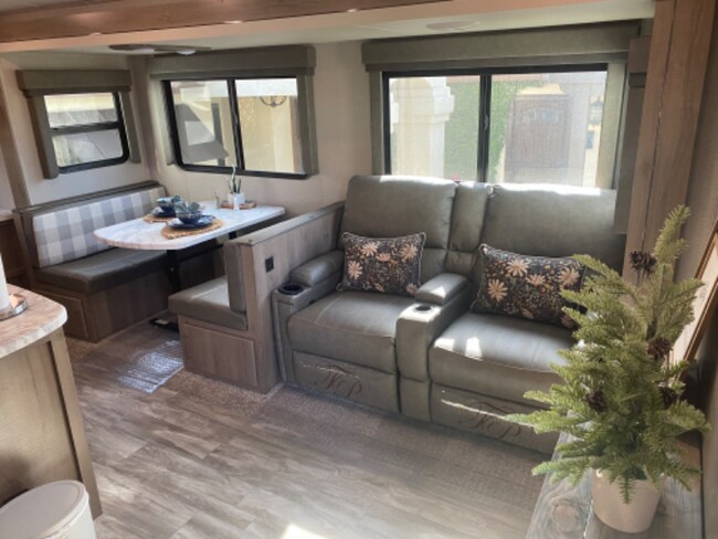 Building Photo - 3 Vía Ventana