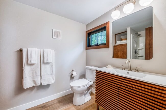 Building Photo - 1241 Birchmont Beach Rd NE