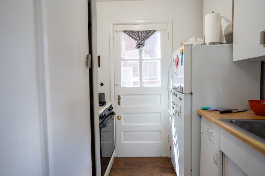 Kitchen - 2035 20th Rd N