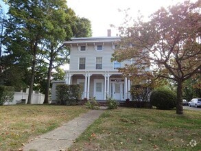 Building Photo - 198 Flax Hill Rd