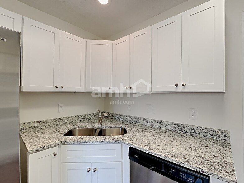 Building Photo - 1450 Brighton Cir