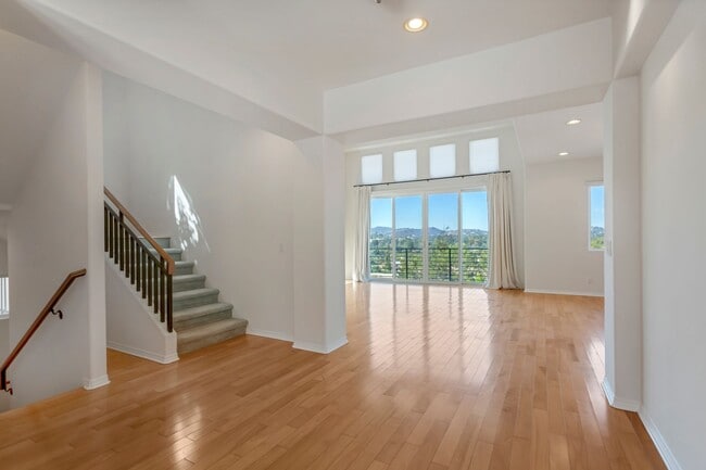 Building Photo - Modern 5-Bedroom Home with Spectacular Vie...