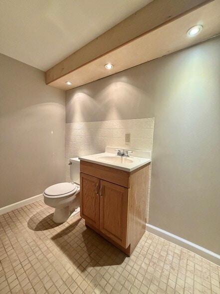 Building Photo - 556 Joshua Dr