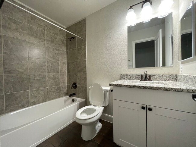 Building Photo - Townhome for rent