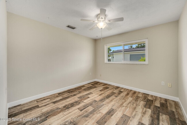 Building Photo - 458 Sandpiper Dr